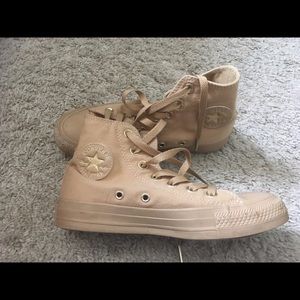 Converse canvas high top, women’s 5. Unusual color